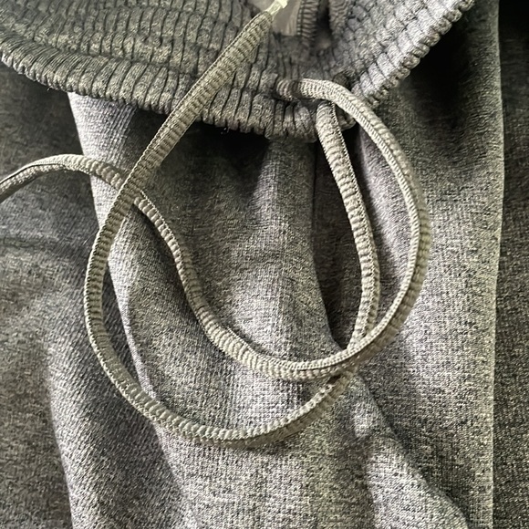 Under armor sweatpants 🌸bundle and save!! - Picture 3 of 4